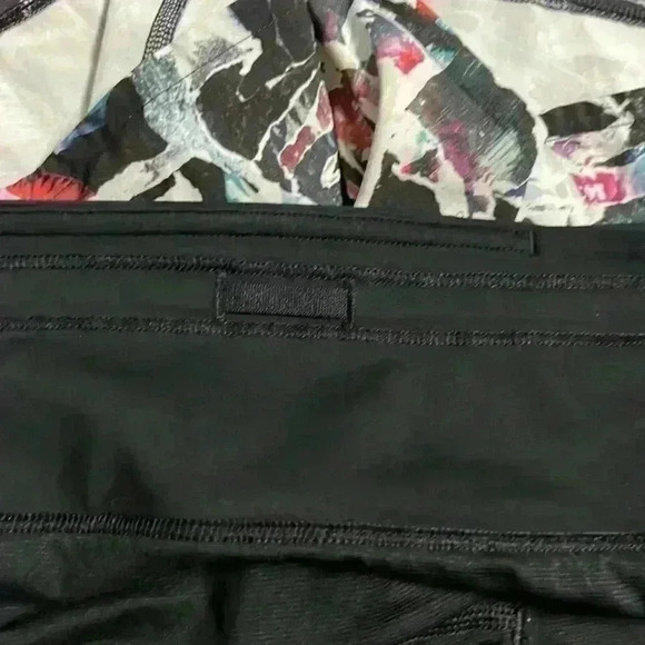 Lululemon women’s short - Picture 10 of 14